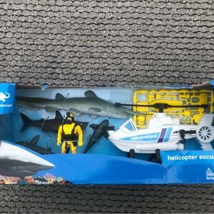 White and Yellow Marine Adventure Action Figure Playset